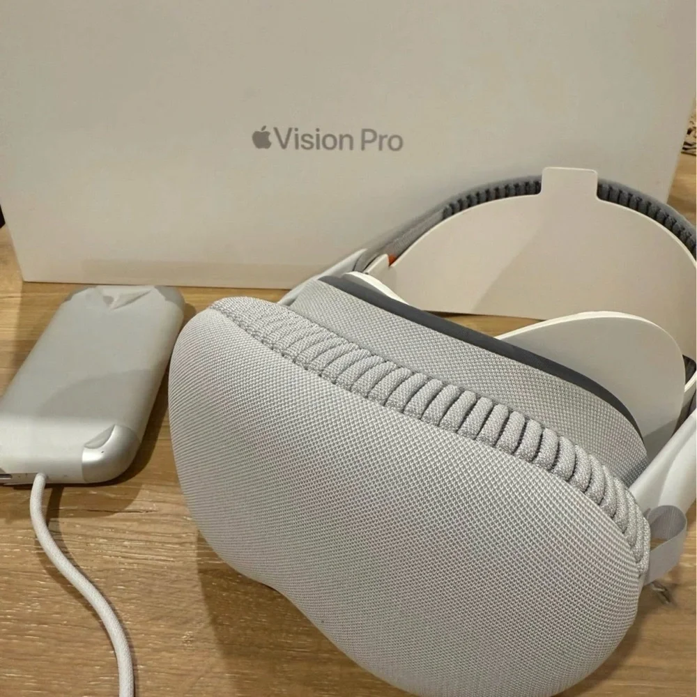Apple VR Headset - Gray and White